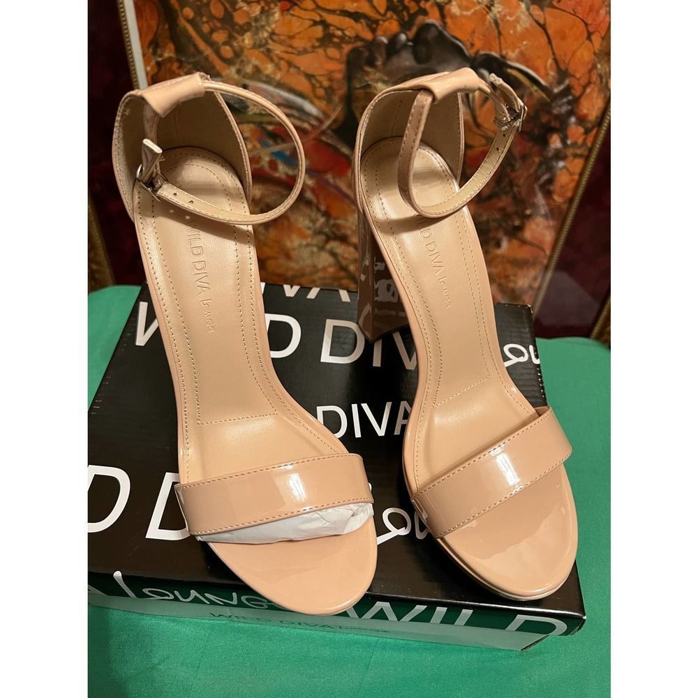 Wild diva MORRIN nude Pattent  leather sandals size 8